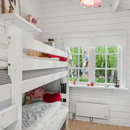Dom wakacyjny 3 Bedroom Stunning In Dronningmlle
